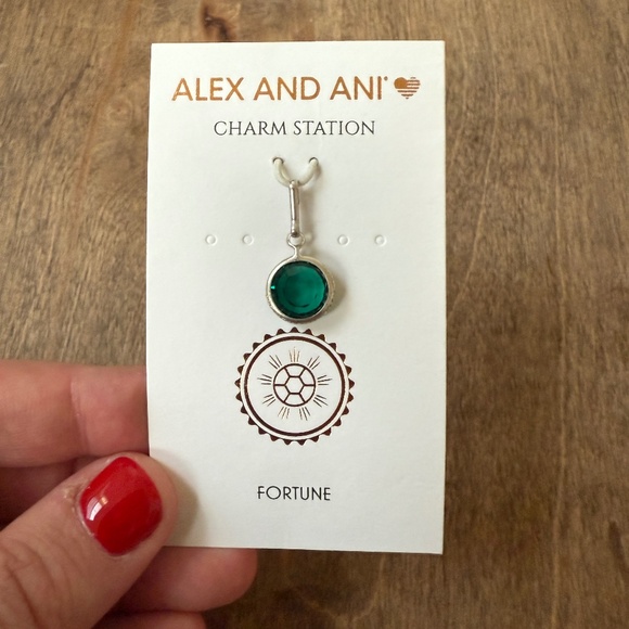 NWT Alex and Ani May Birthstone Emerald Swarovski Crystal Charm Station - Picture 1 of 2